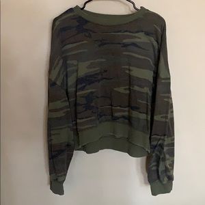 Camo Cropped Sweatshirt